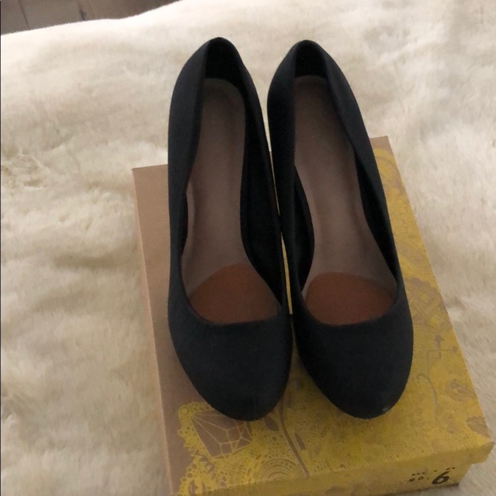 Black platforms